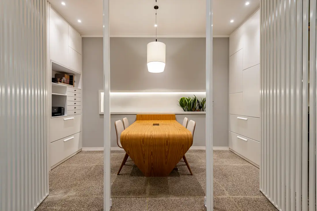 Sala de Reunião — marcenaria planejada Vetor